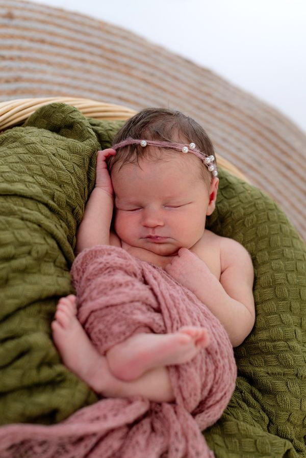 newborn-00472A9B7CD-A647-3D7F-867D-C92E4779568A.jpg